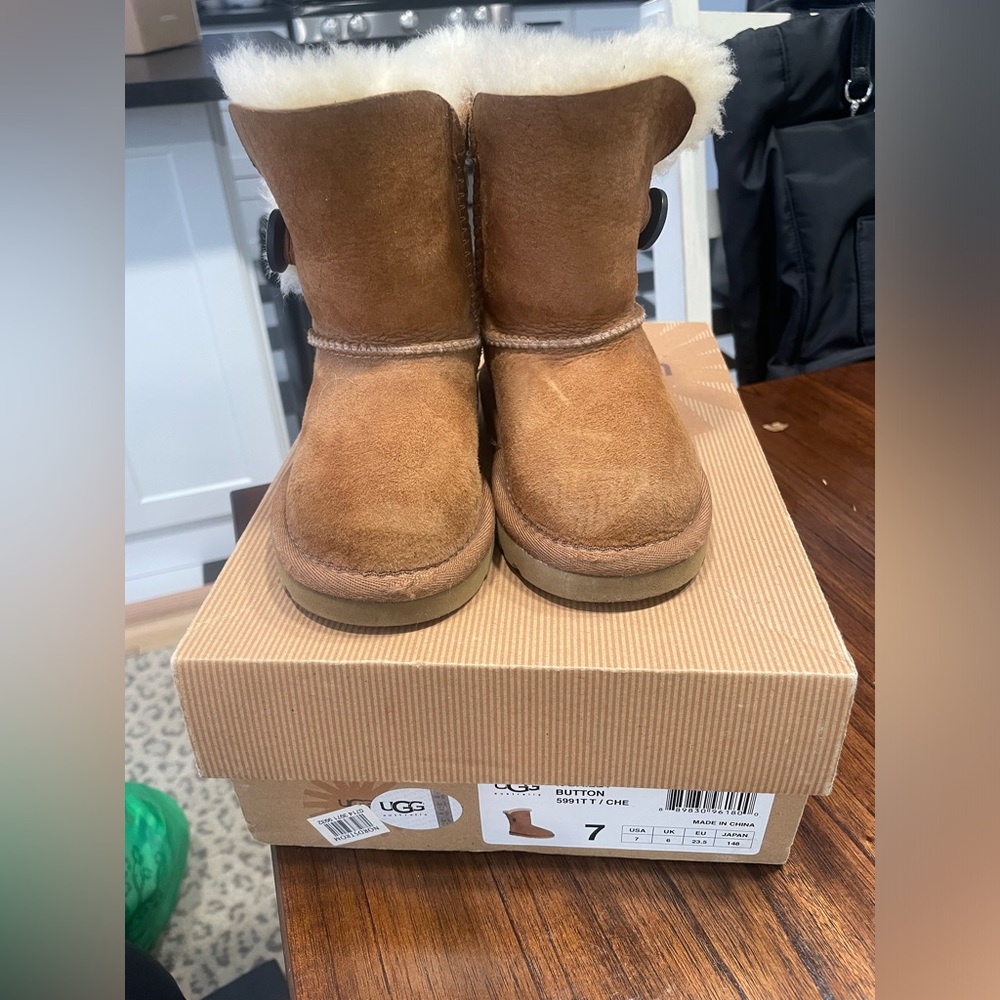 UGG Bailey toddler size 7